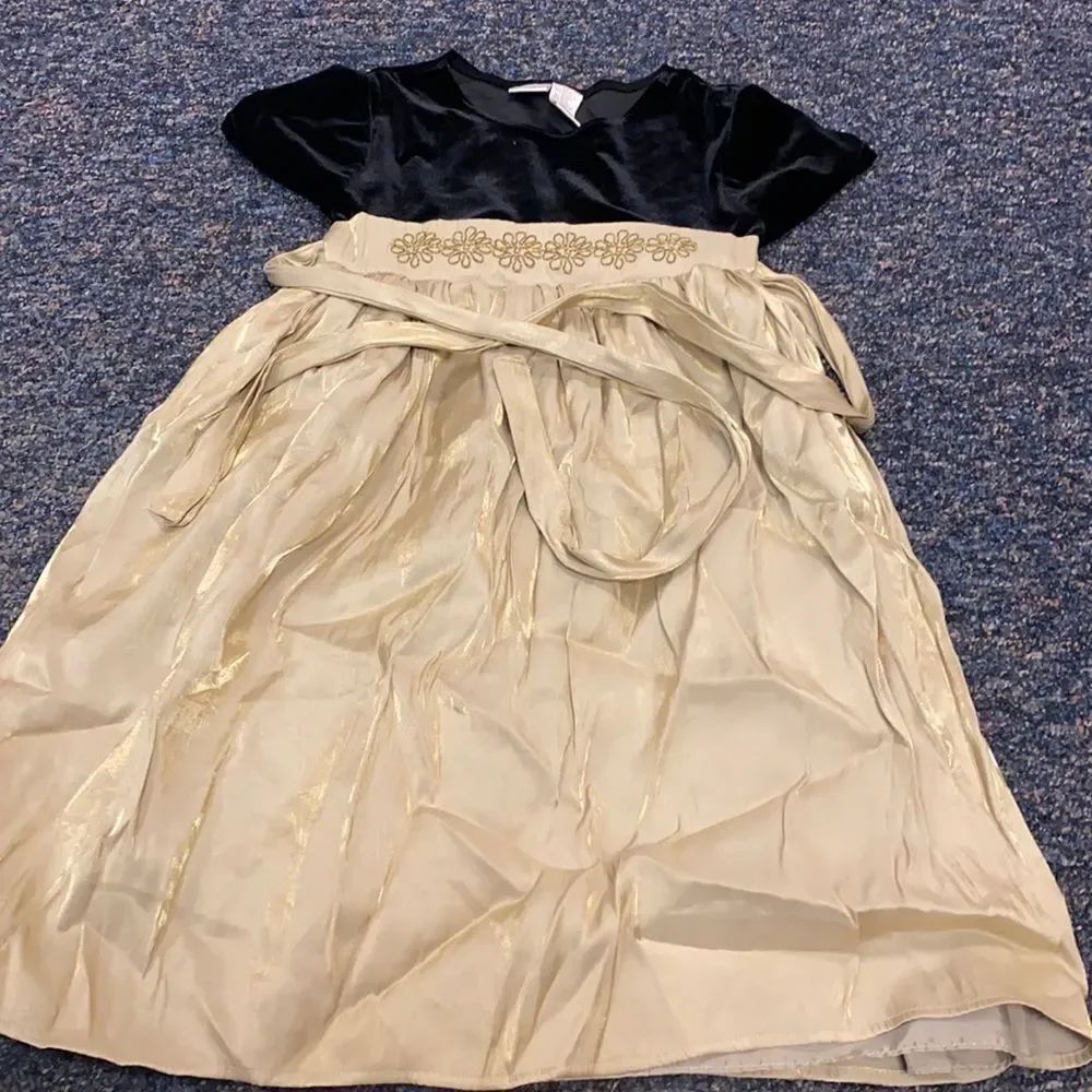 Perfectly Dressed Champagne Colored Dress sz. 7